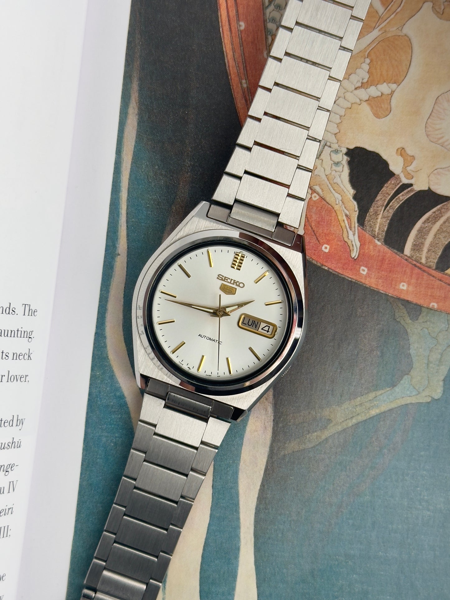 Seiko 5 White and Gold