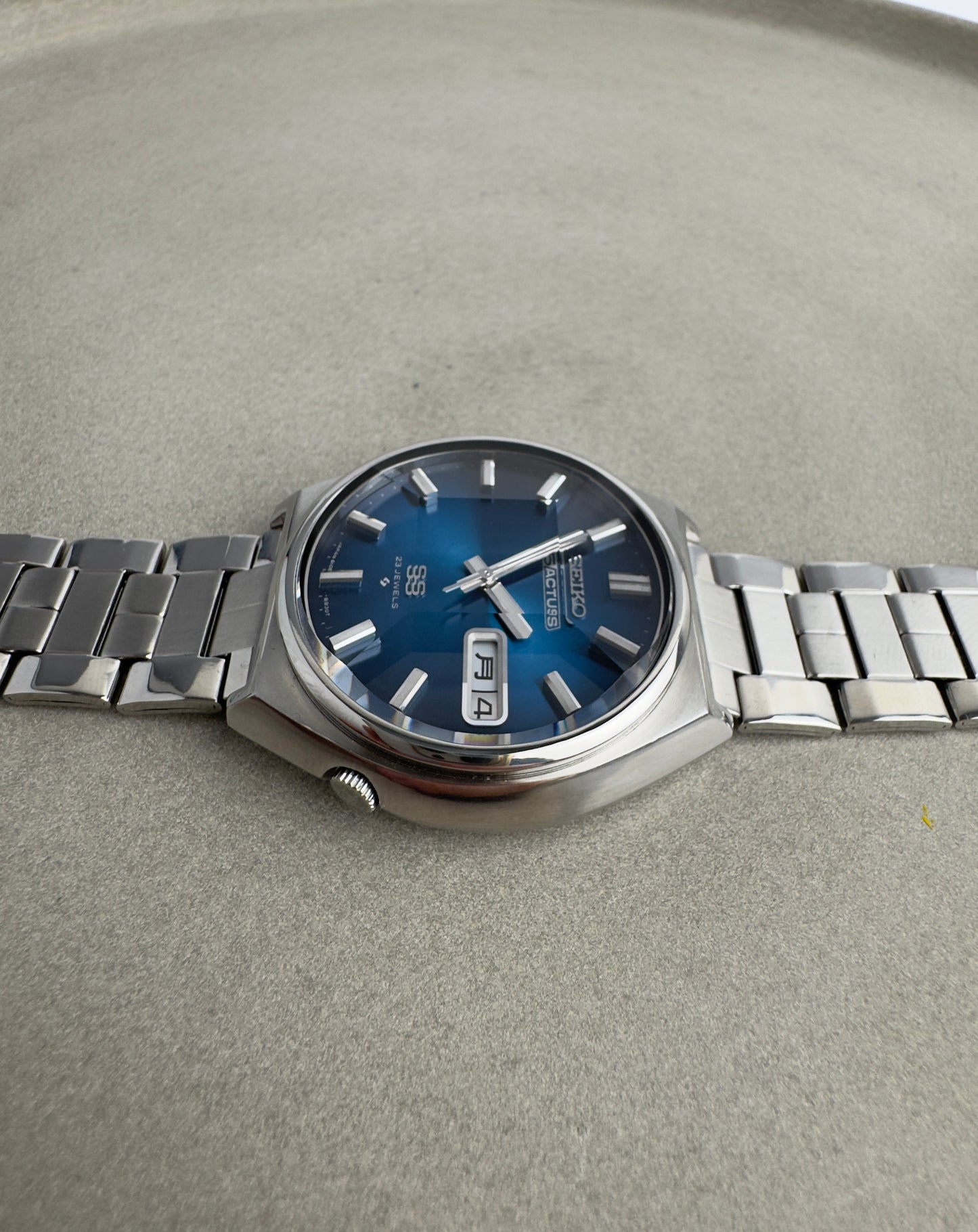 Seiko 5 Actus Faceted Glass