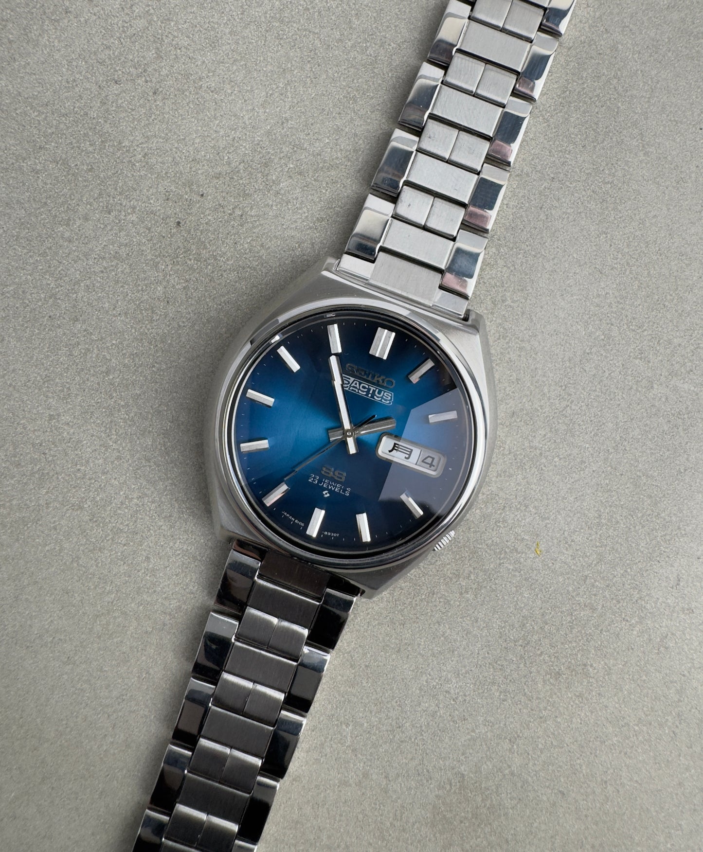 Seiko 5 Actus Faceted Glass