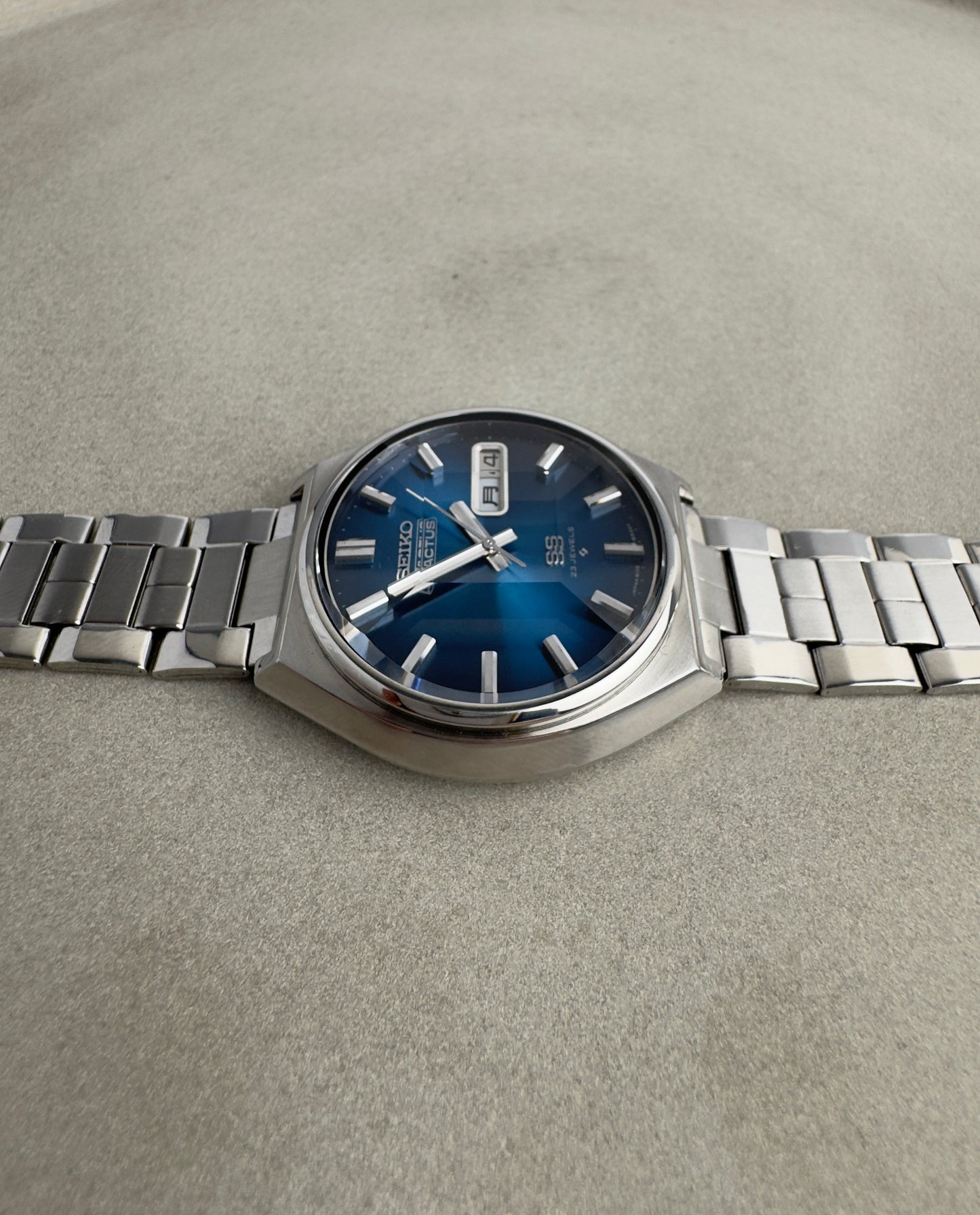 Seiko 5 Actus Faceted Glass