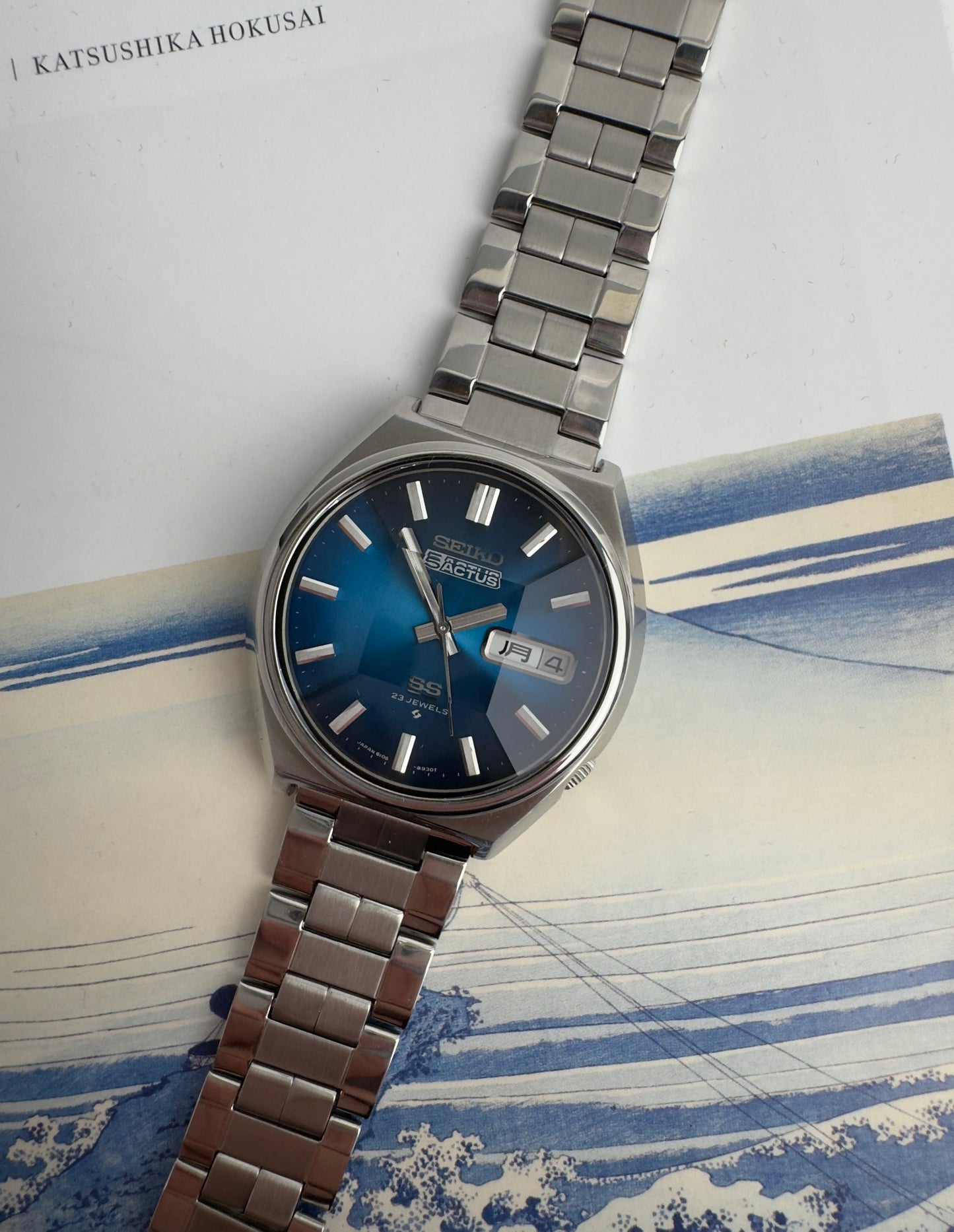 Seiko 5 Actus Faceted Glass