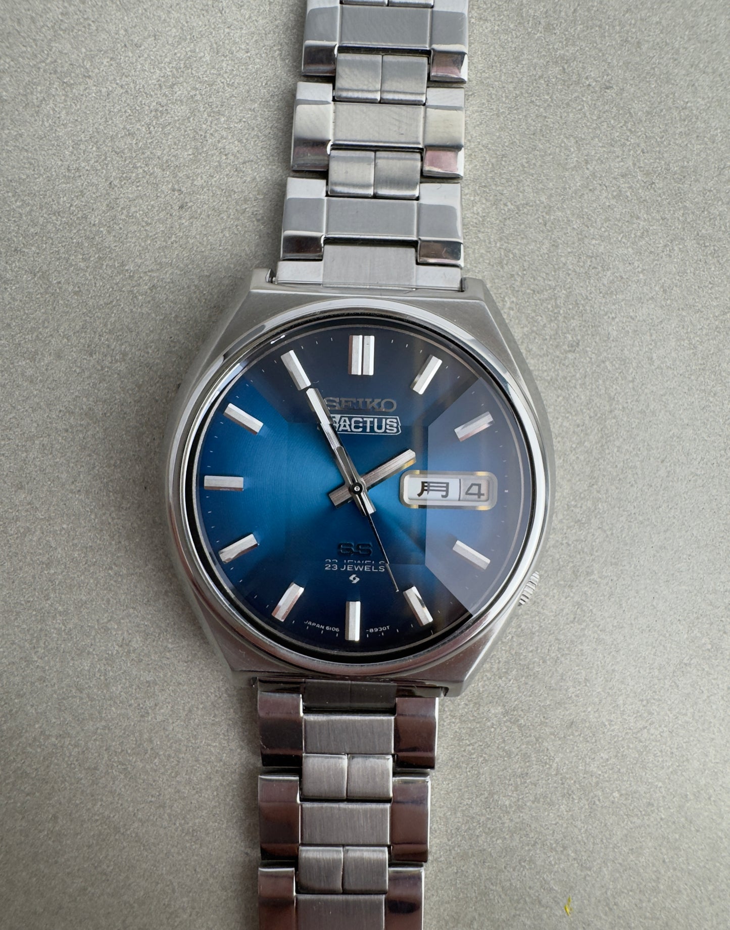Seiko 5 Actus Faceted Glass