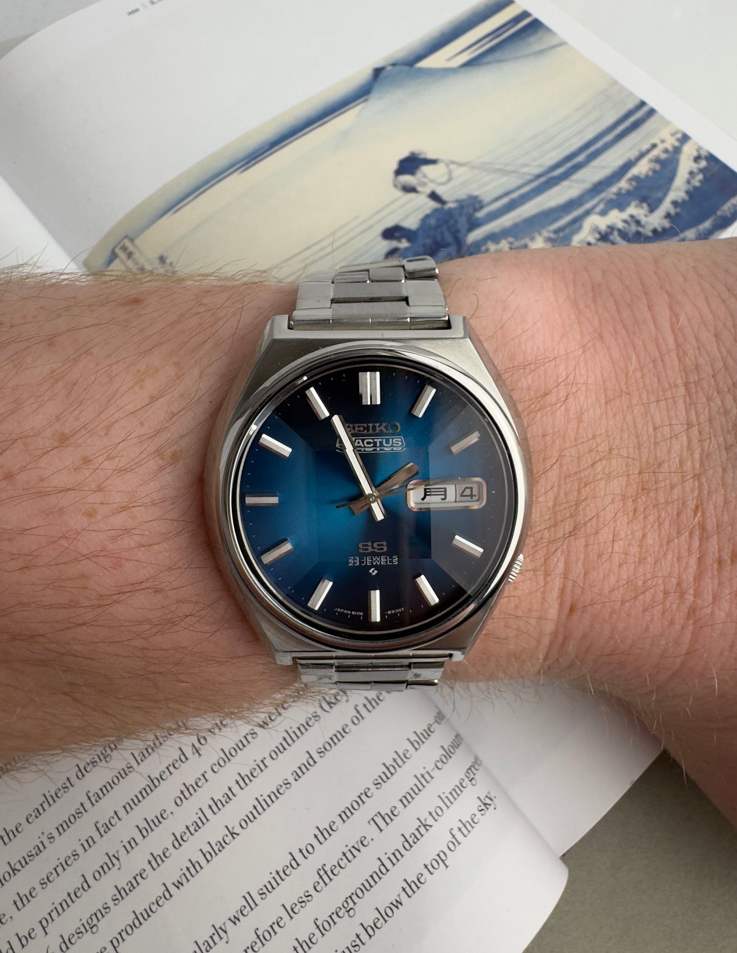 Seiko 5 Actus Faceted Glass