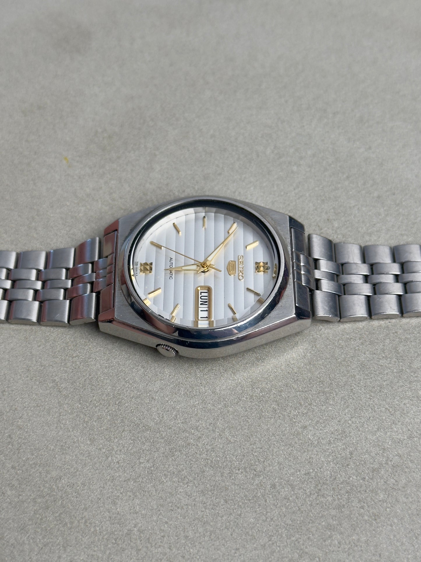 Seiko 5 7S26-8760 White ‘Striped’