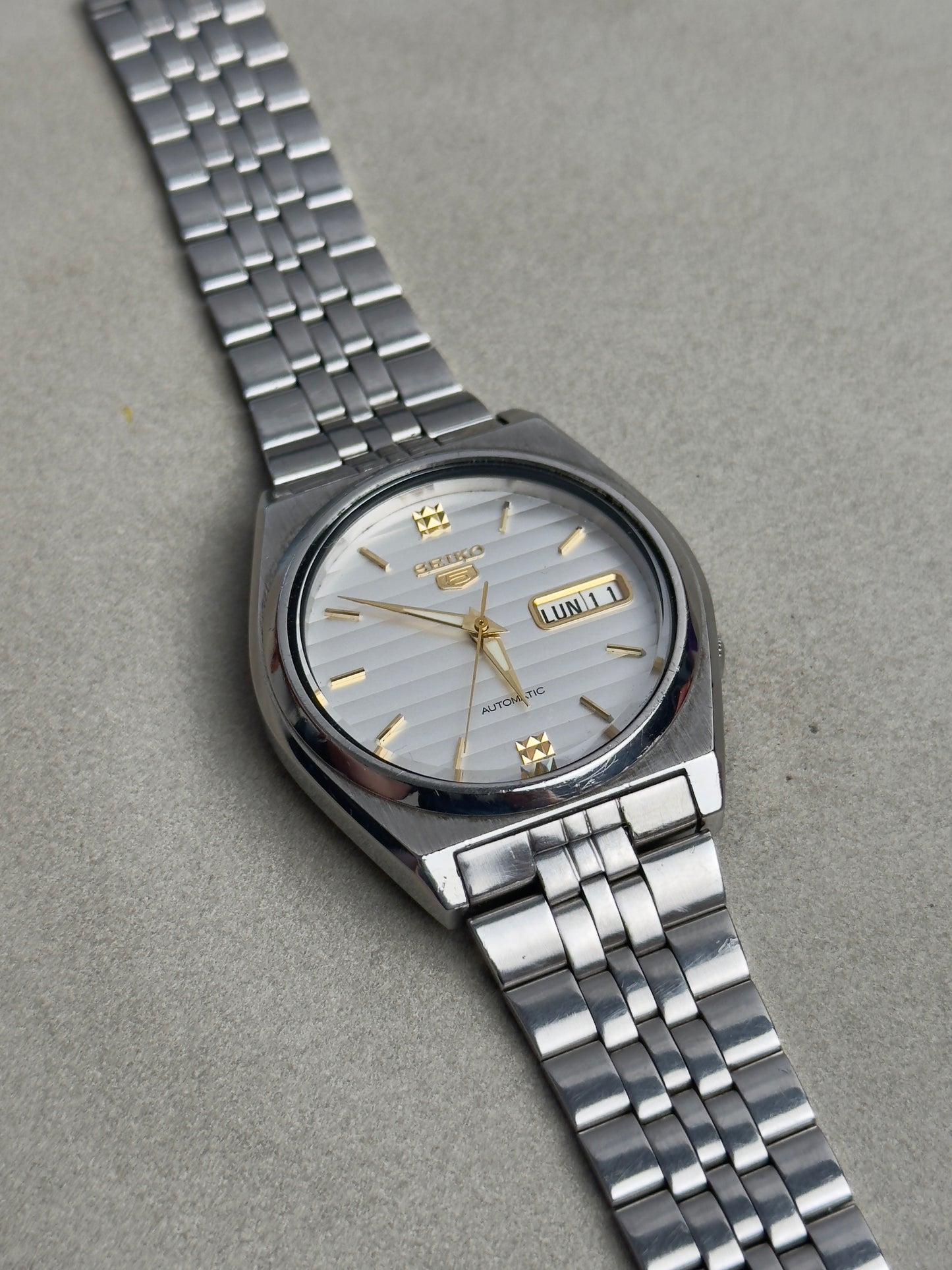 Seiko 5 7S26-8760 White ‘Striped’