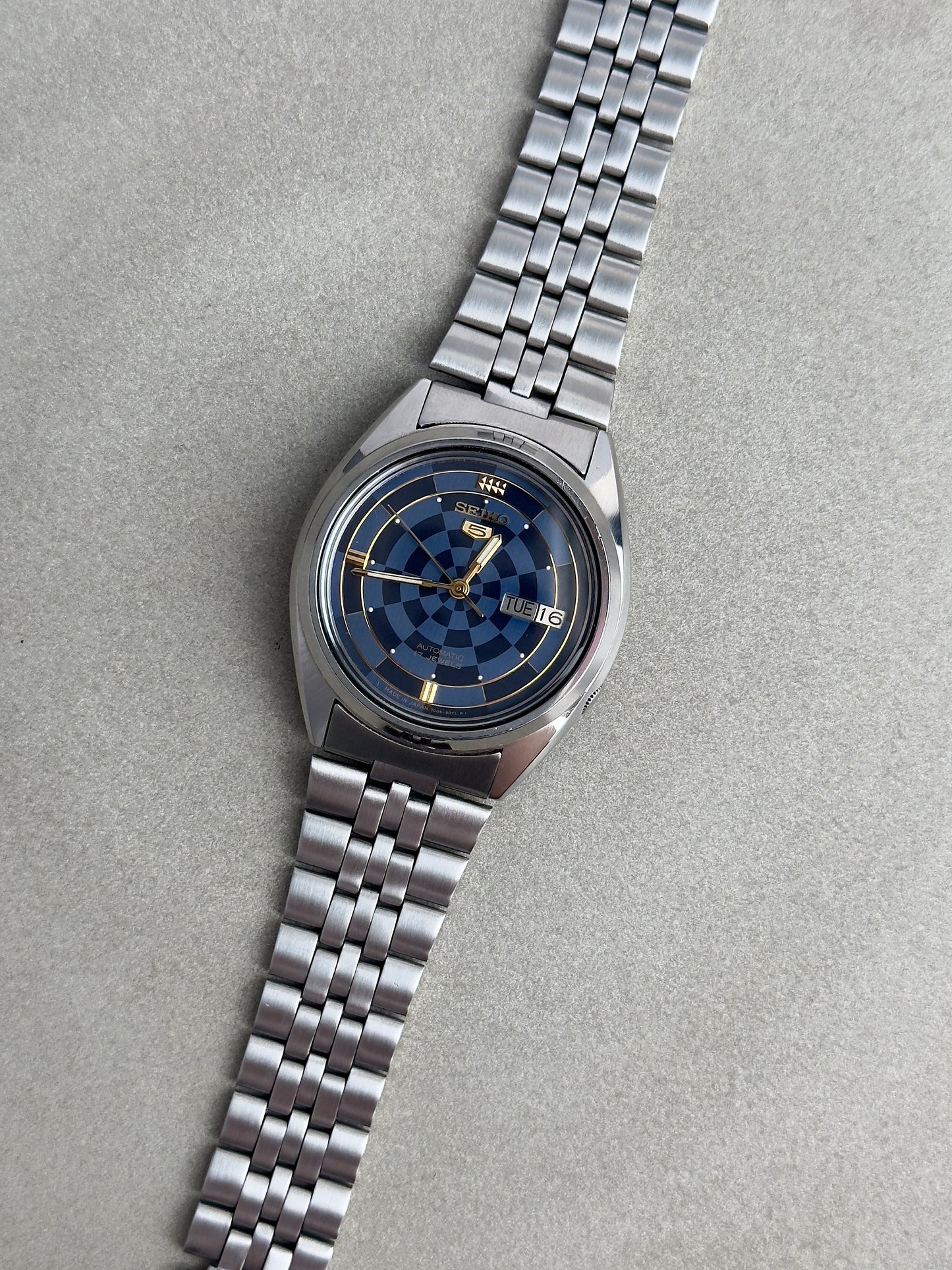 Seiko 5 7009-3181