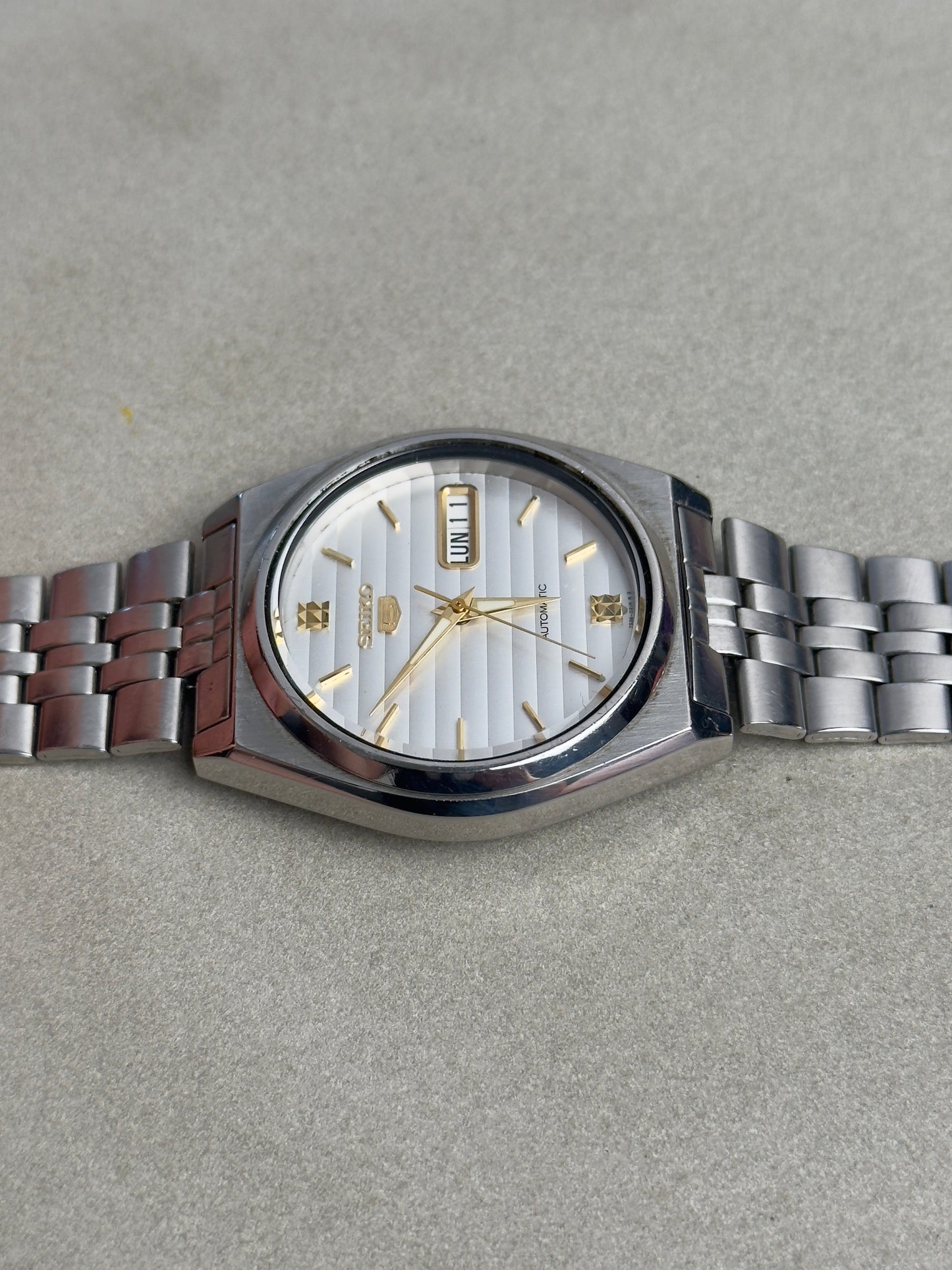 Seiko 5 7S26-8760 White ‘Striped’