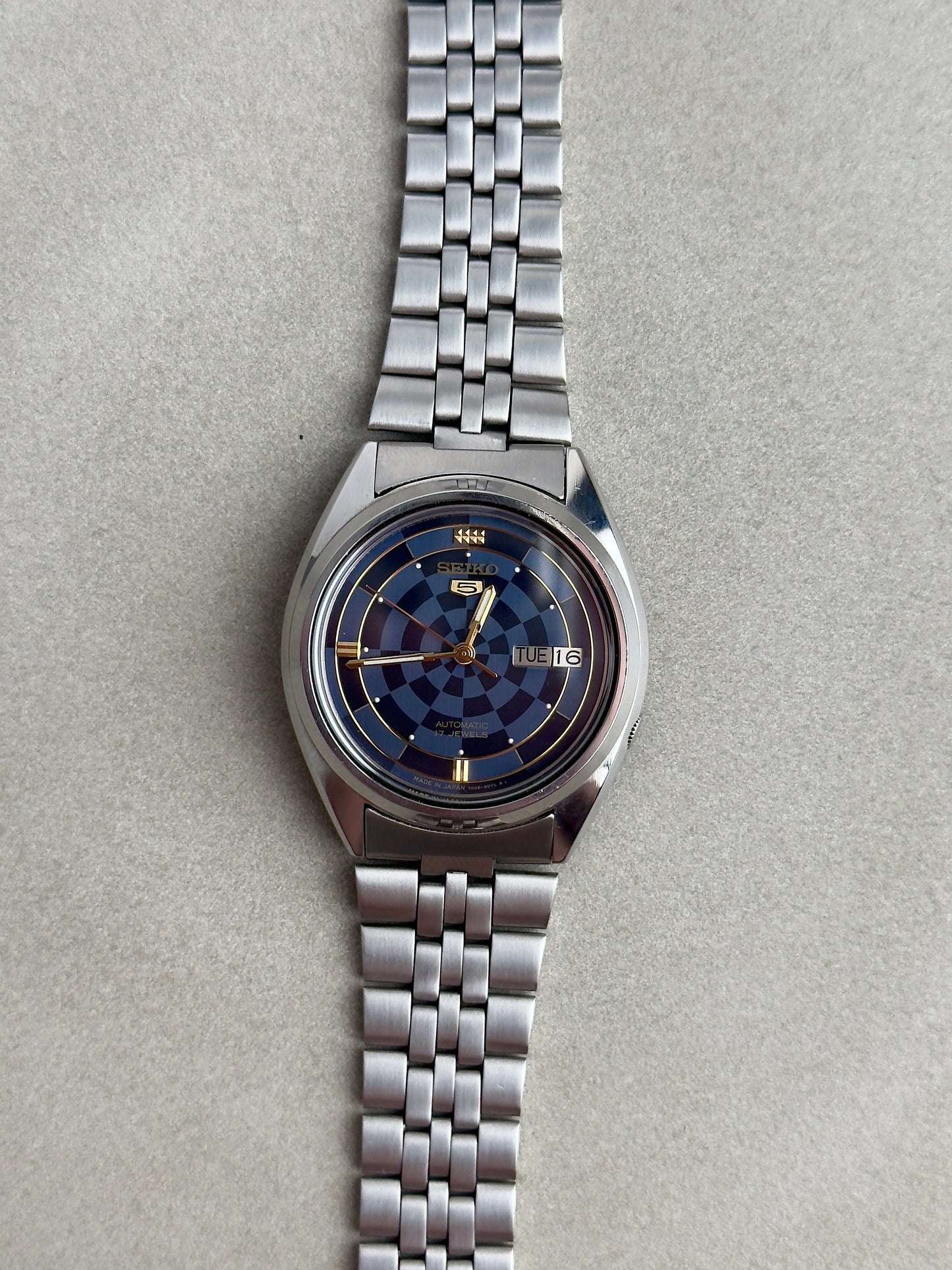 Seiko 5 7009-3181