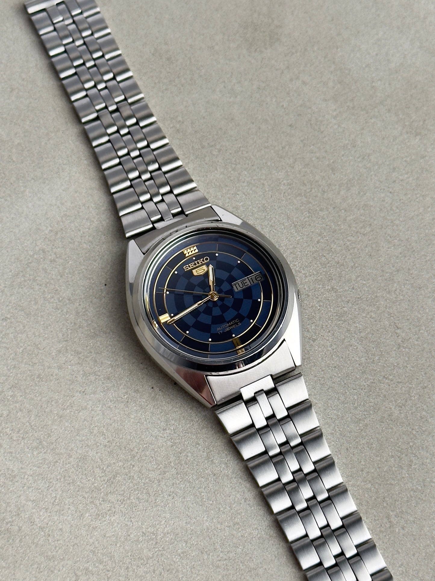 Seiko 5 7009-3181