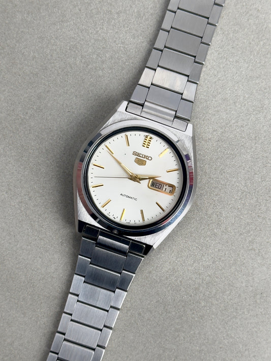 Seiko 5 7009-876A ‘White and Gold’