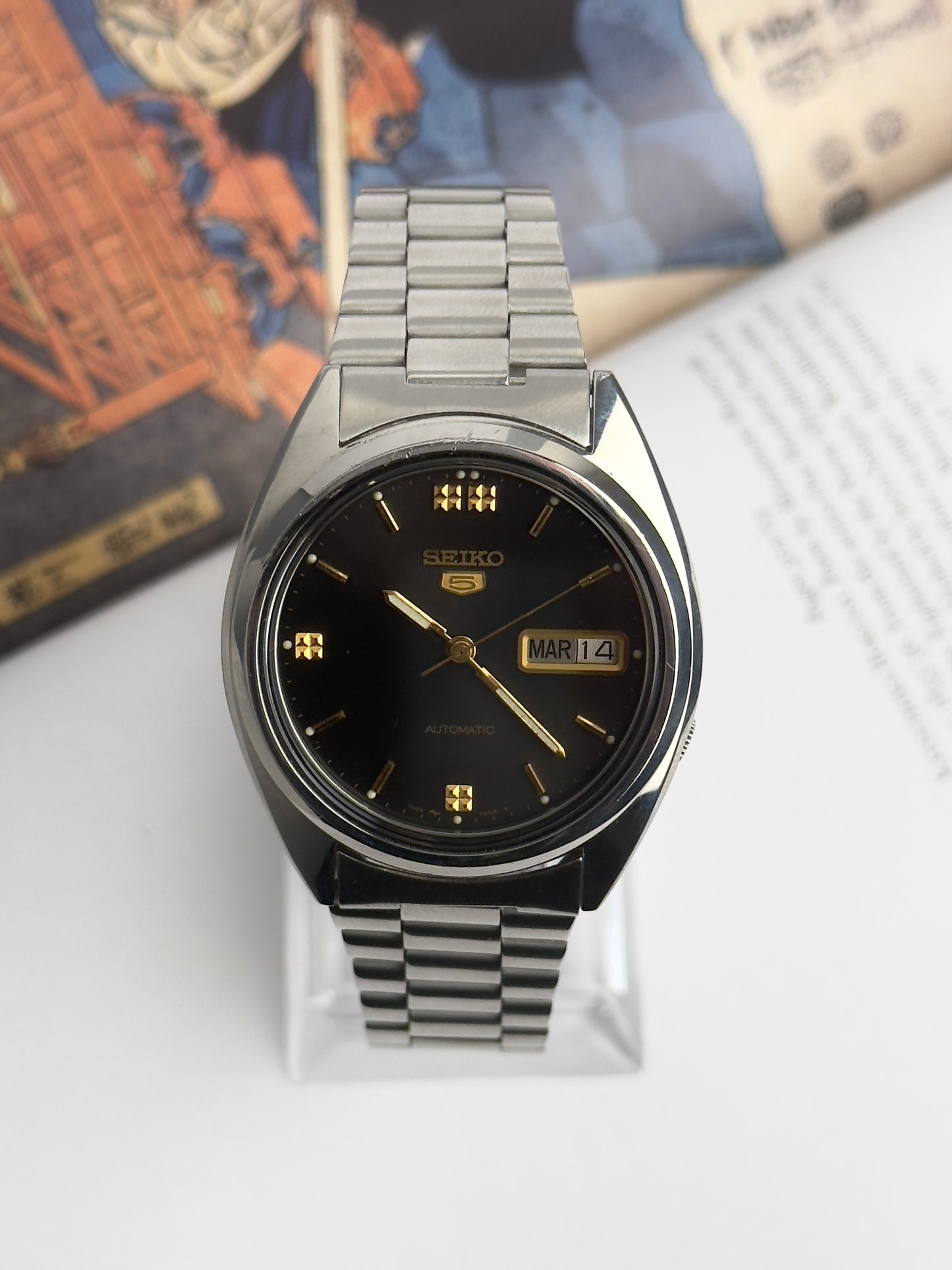 Seiko 5 7009-3040 ‘Black and Gold’