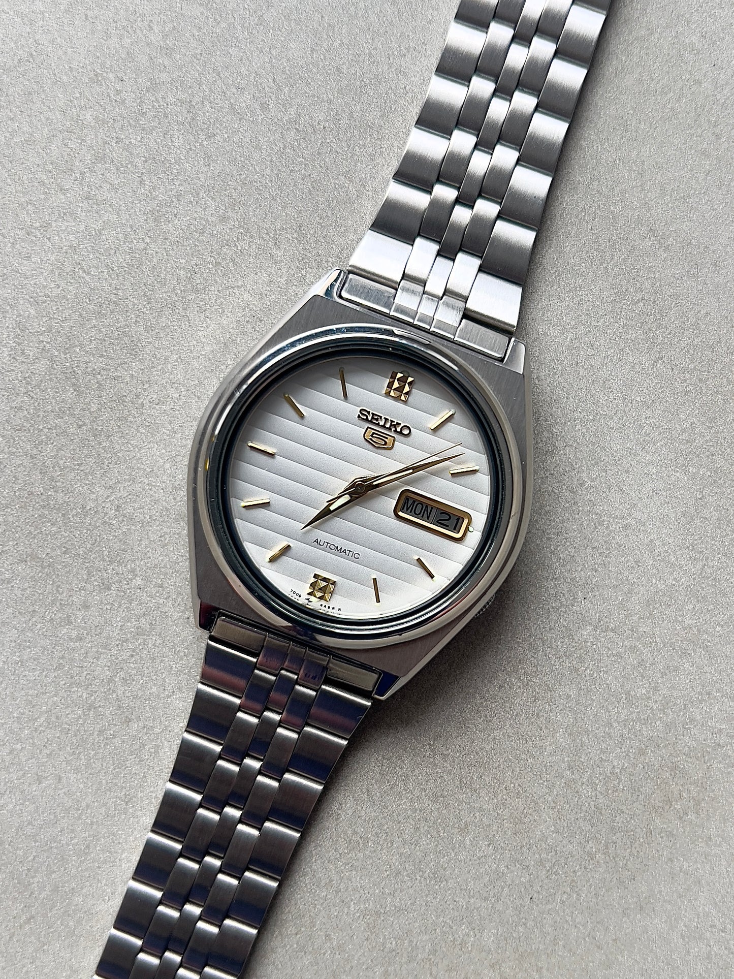 Seiko 5 7009-876A Very Rare Dial